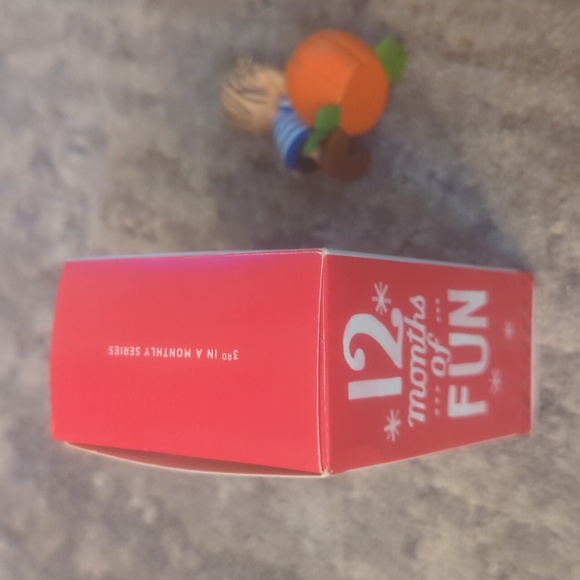 Waiting for the great pumpkin Linus ornament - Picture 9 of 10